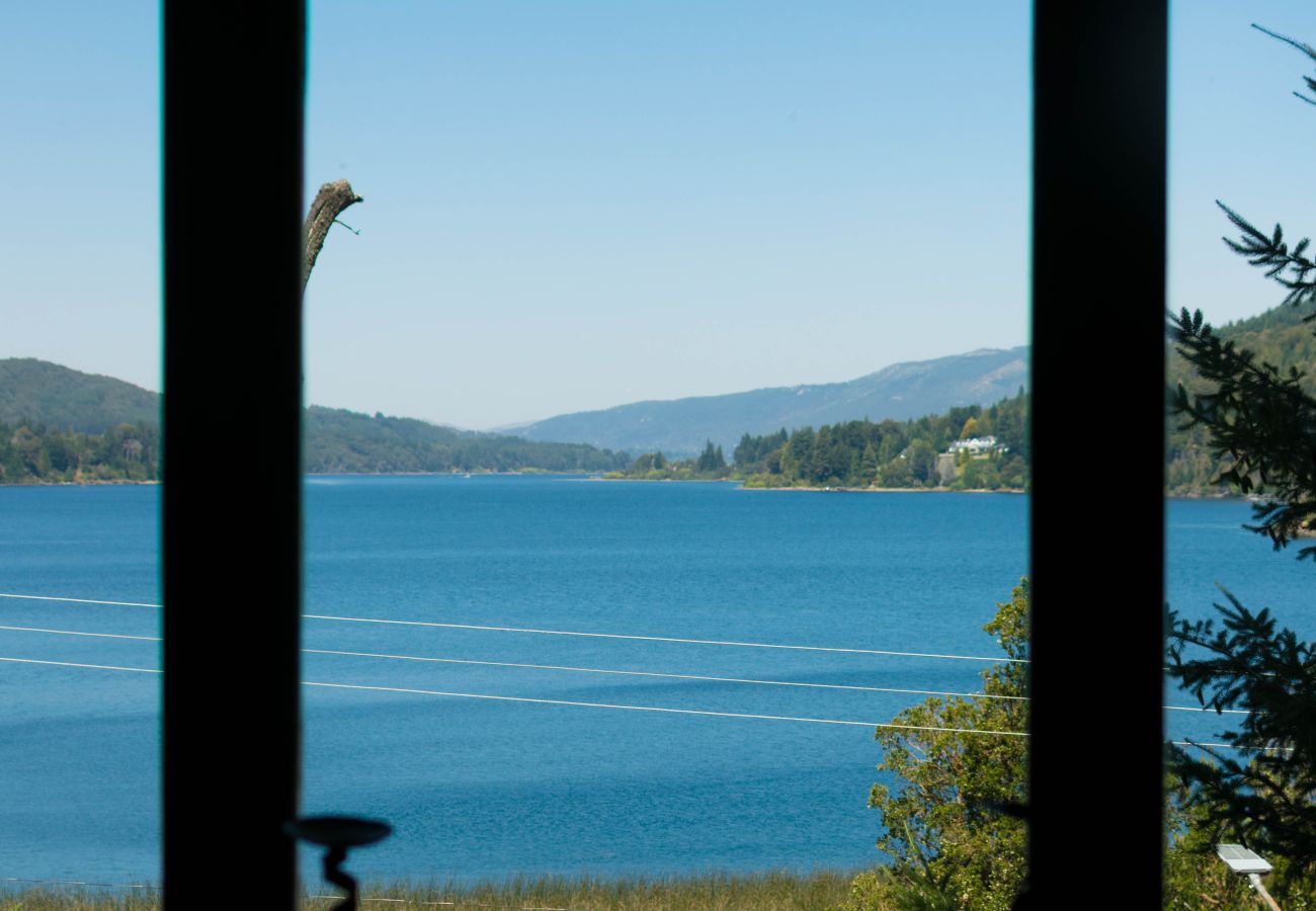 Casa a San Carlos de Bariloche - CÁLIDA CASONA ALPINA FRENTE AL LAGO NAHUEL HUAPI