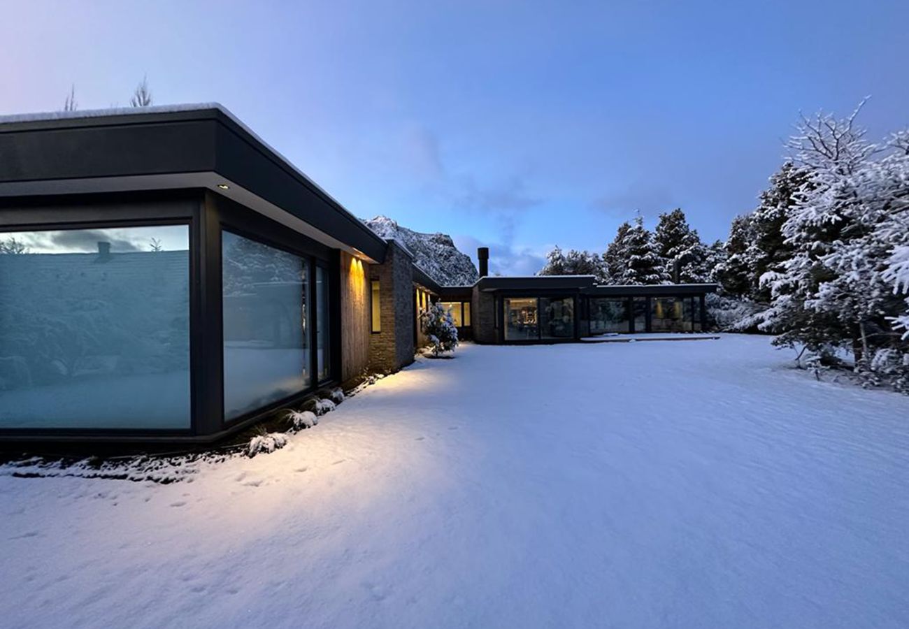 Casa a San Carlos de Bariloche - ARE42 - MODERNA Y LUMINOSA  CASA EN ARELAUQUEN