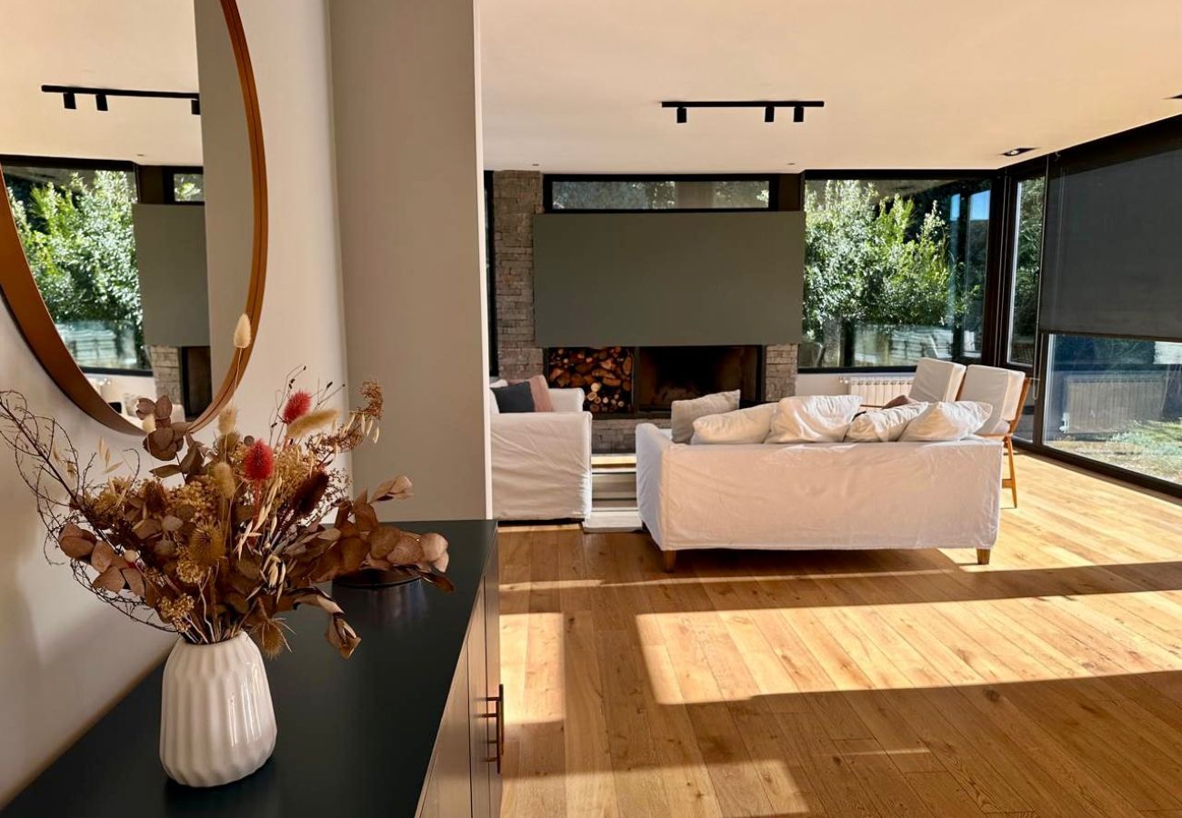 Casa a San Carlos de Bariloche - ARE42 - MODERNA Y LUMINOSA  CASA EN ARELAUQUEN