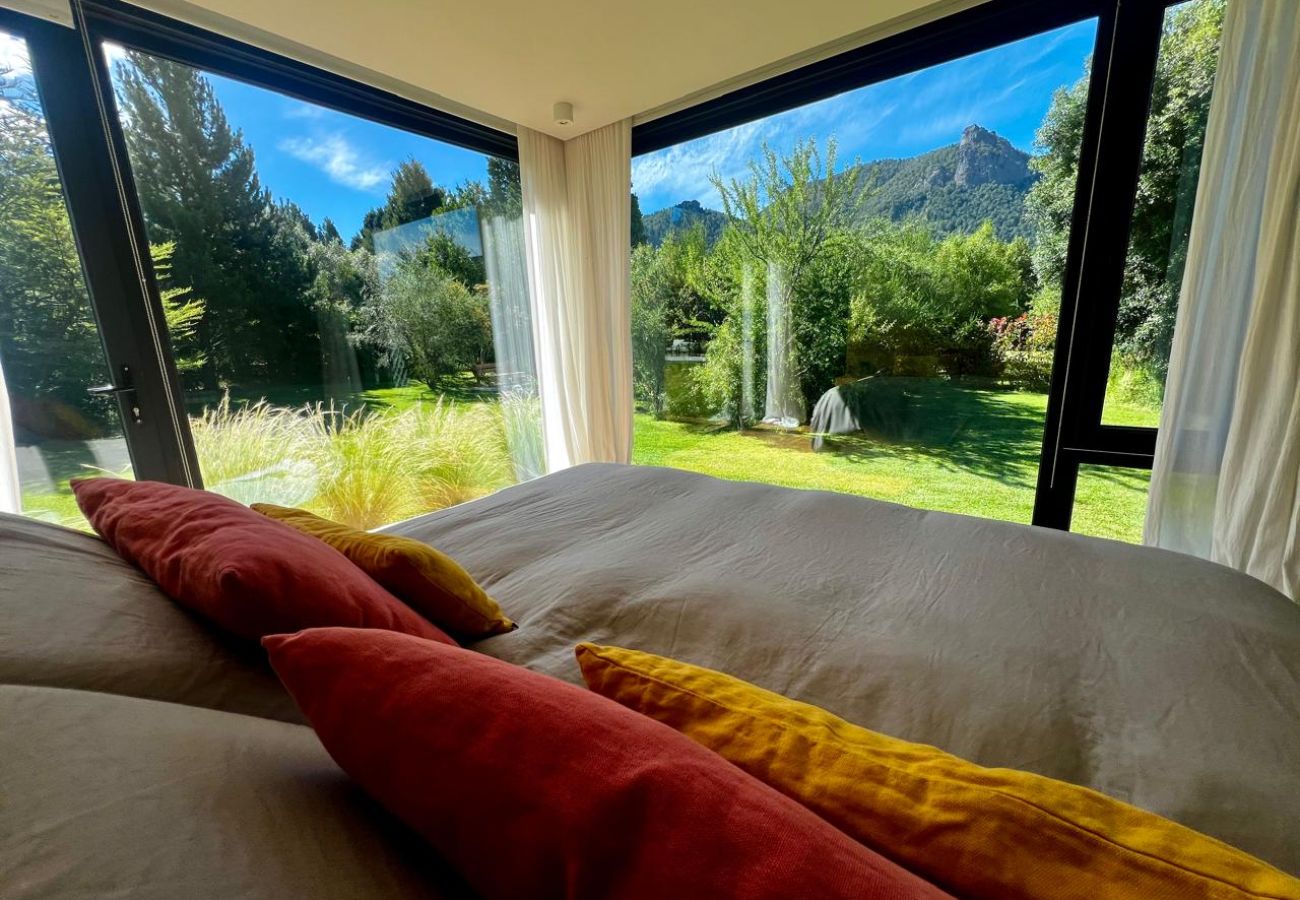 Casa a San Carlos de Bariloche - ARE42 - MODERNA Y LUMINOSA  CASA EN ARELAUQUEN