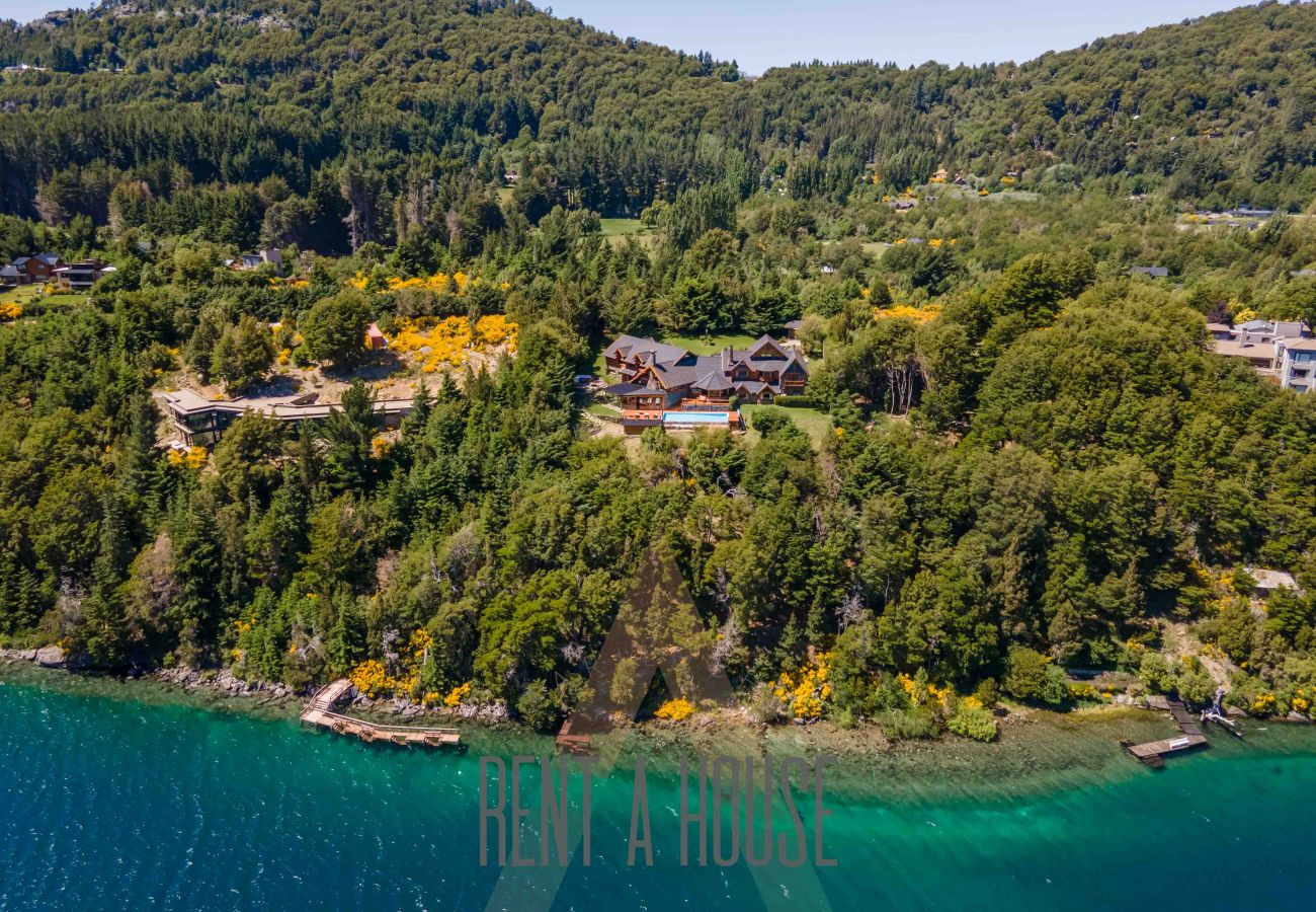 Casa a San Carlos de Bariloche - Espectacular casa de 890 mts con dos piscinas climatizadas y costa de lago.