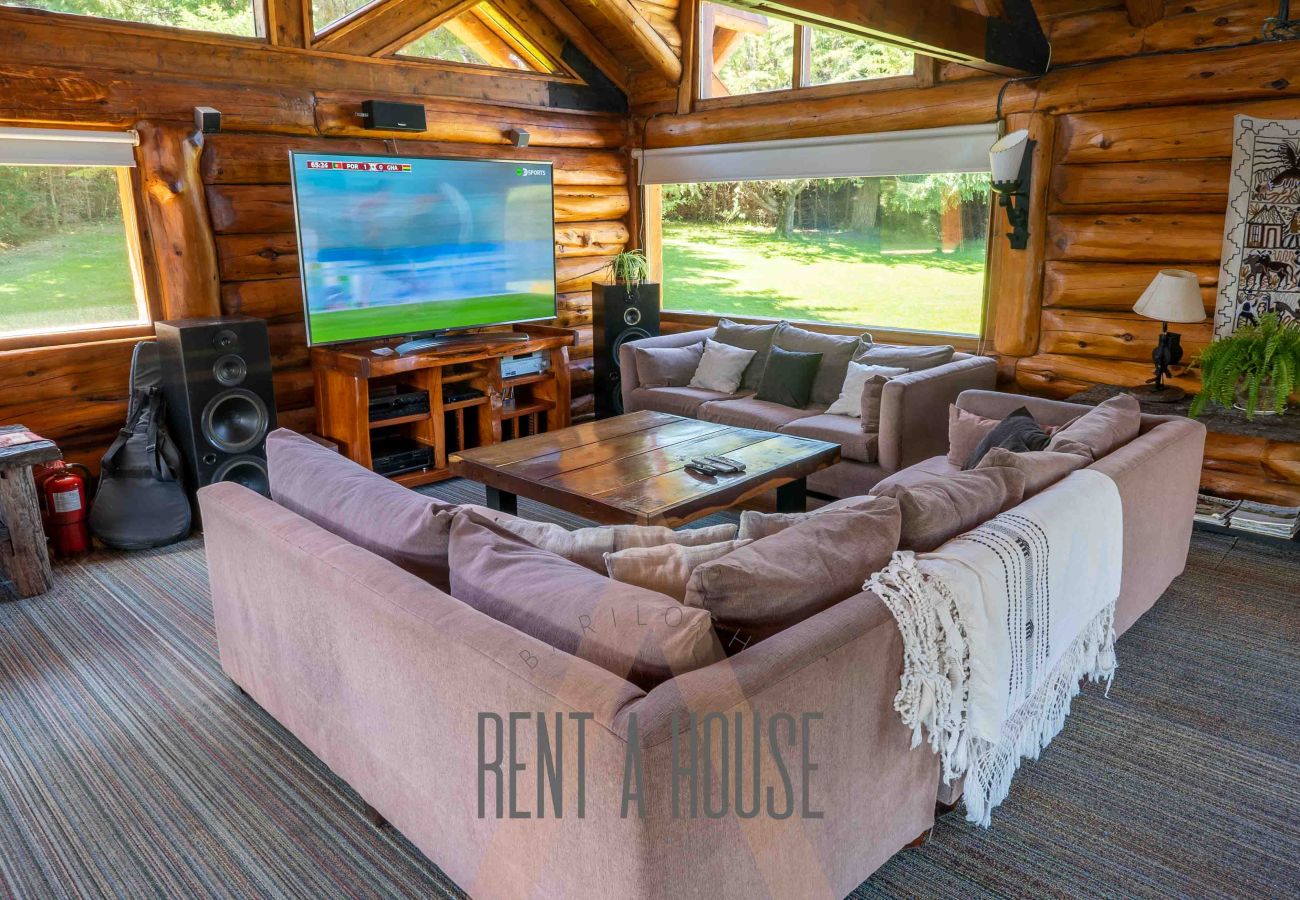 Casa a San Carlos de Bariloche - Espectacular casa de 890 mts con dos piscinas climatizadas y costa de lago.