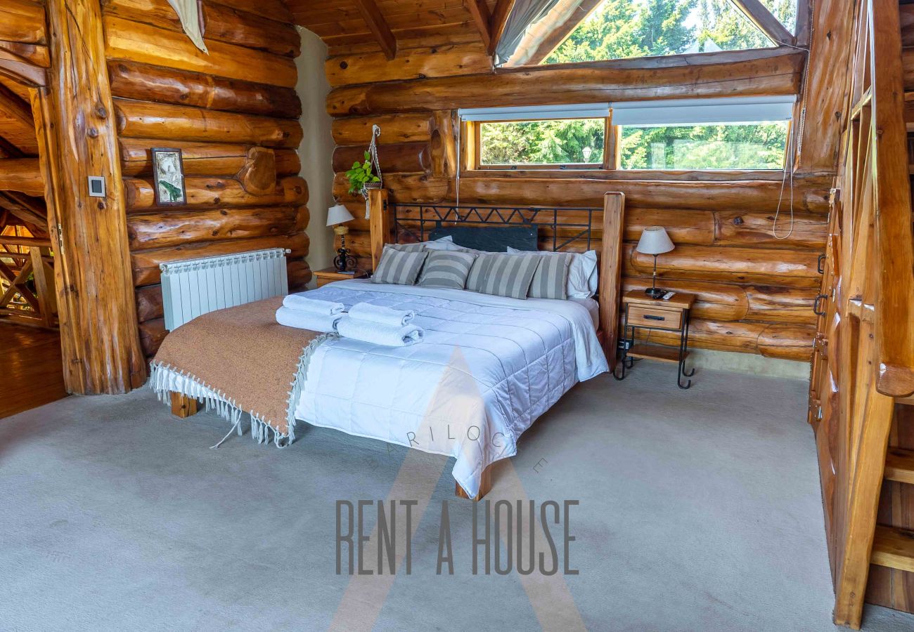 Casa a San Carlos de Bariloche - Espectacular casa de 890 mts con dos piscinas climatizadas y costa de lago.