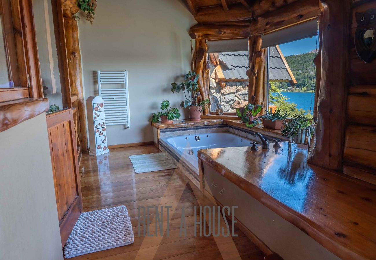 Casa a San Carlos de Bariloche - Espectacular casa de 890 mts con dos piscinas climatizadas y costa de lago.