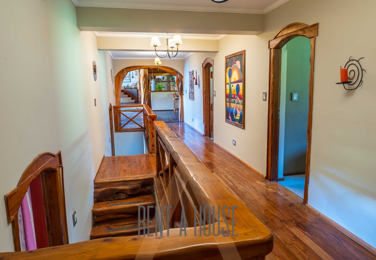 Casa a San Carlos de Bariloche - Espectacular casa de 890 mts con dos piscinas climatizadas y costa de lago.