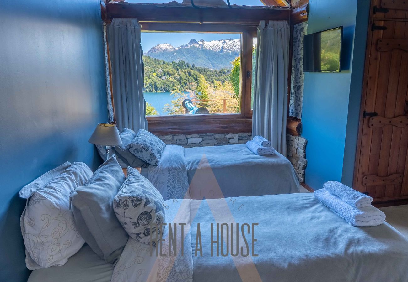 Casa a San Carlos de Bariloche - Espectacular casa de 890 mts con dos piscinas climatizadas y costa de lago.