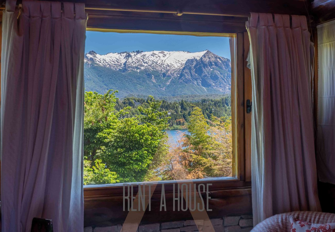 Casa a San Carlos de Bariloche - Espectacular casa de 890 mts con dos piscinas climatizadas y costa de lago.