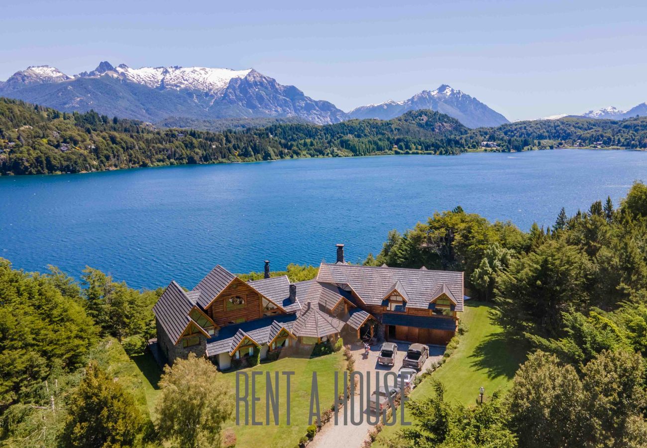 Casa a San Carlos de Bariloche - Espectacular casa de 890 mts con dos piscinas climatizadas y costa de lago.