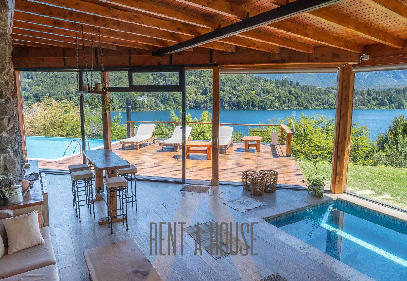 Casa a San Carlos de Bariloche - Espectacular casa de 890 mts con dos piscinas climatizadas y costa de lago.
