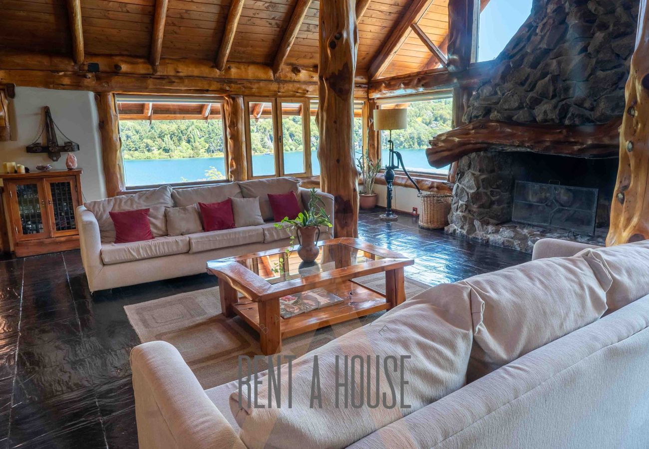 Casa a San Carlos de Bariloche - Espectacular casa de 890 mts con dos piscinas climatizadas y costa de lago.