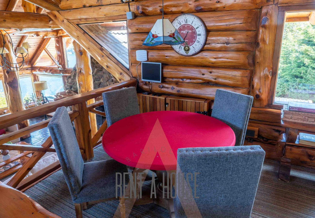 Casa a San Carlos de Bariloche - Espectacular casa de 890 mts con dos piscinas climatizadas y costa de lago.