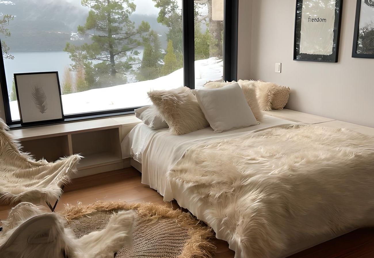 Casa a San Carlos de Bariloche - CASA CHIC EN BARILOCHE, CON COSTA Y PILETA - 