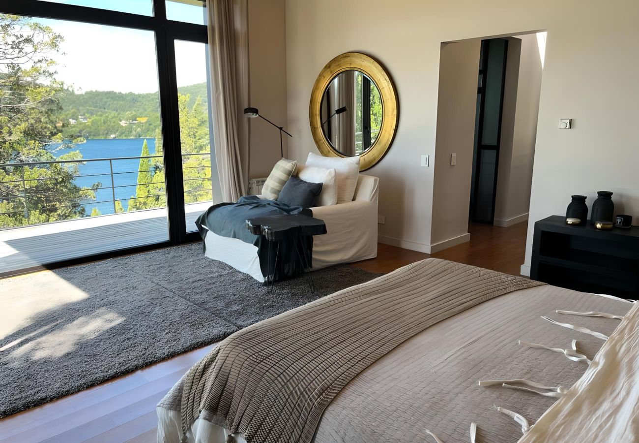 Casa a San Carlos de Bariloche - CASA CHIC EN BARILOCHE, CON COSTA Y PILETA - 