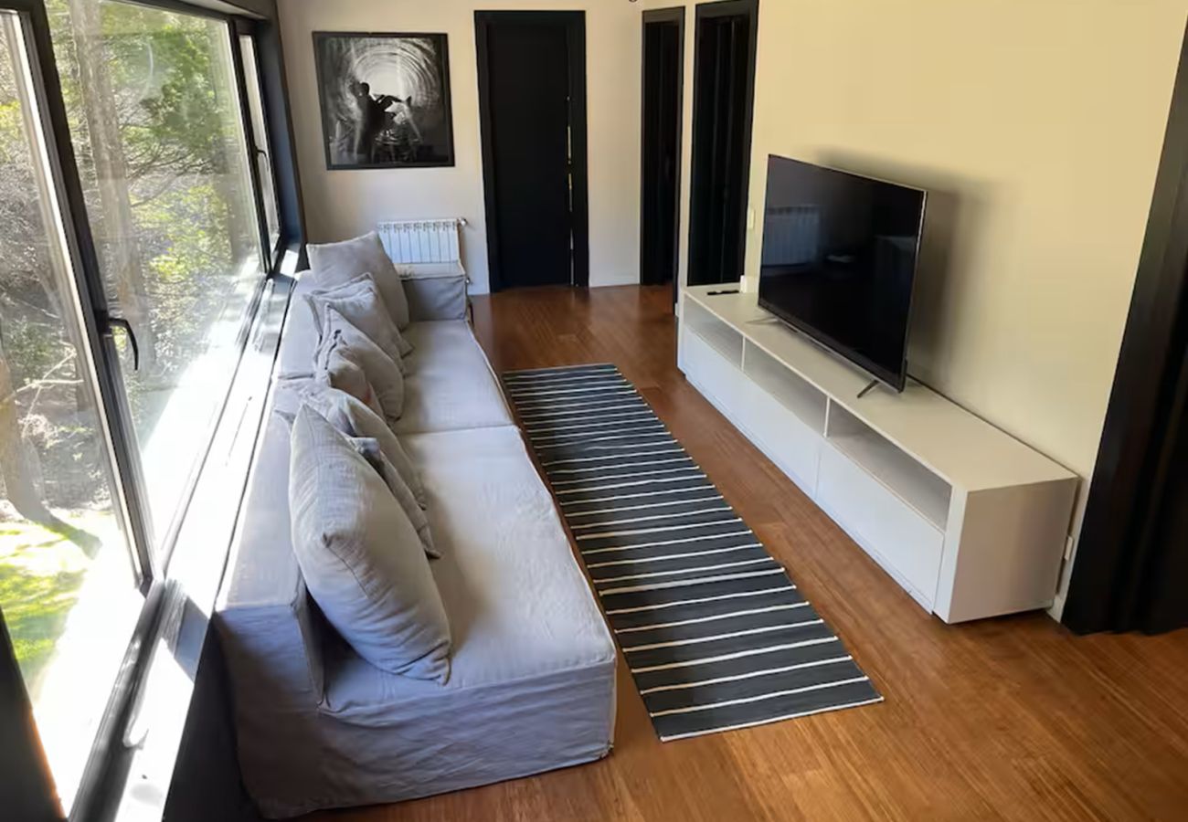 Casa a San Carlos de Bariloche - CASA CHIC EN BARILOCHE, CON COSTA Y PILETA - 