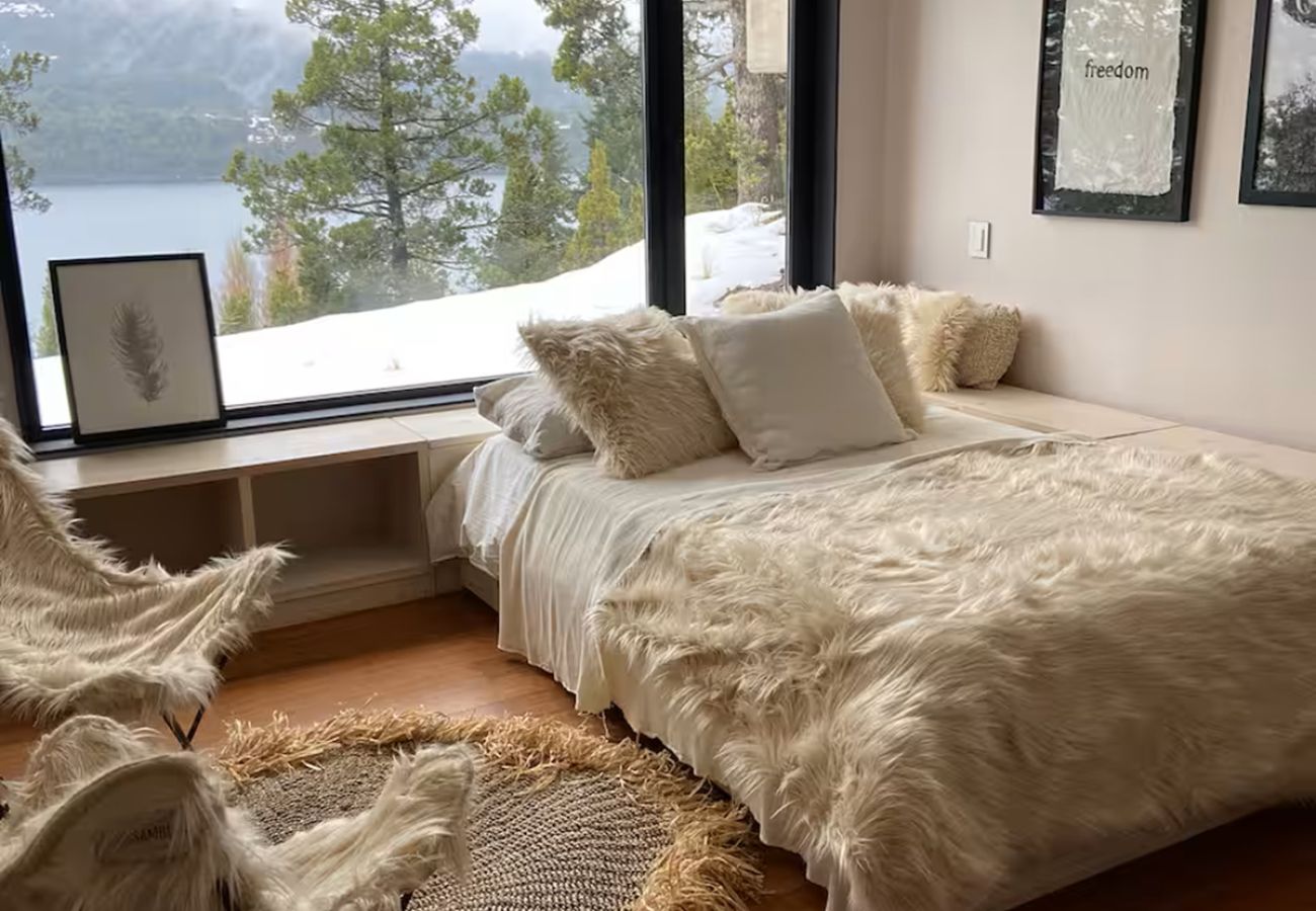 Casa a San Carlos de Bariloche - CASA CHIC EN BARILOCHE, CON COSTA Y PILETA - 