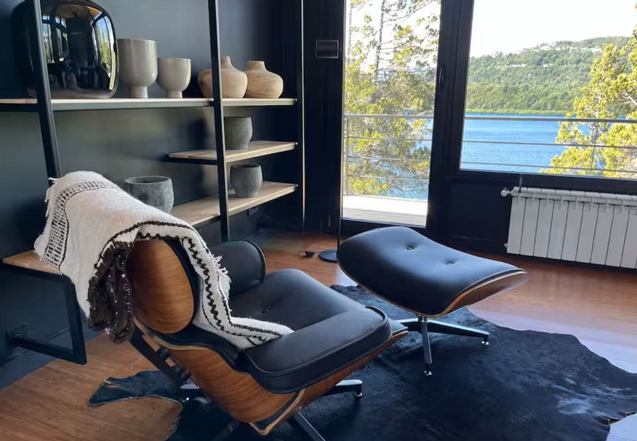 Casa a San Carlos de Bariloche - CASA CHIC EN BARILOCHE, CON COSTA Y PILETA - 