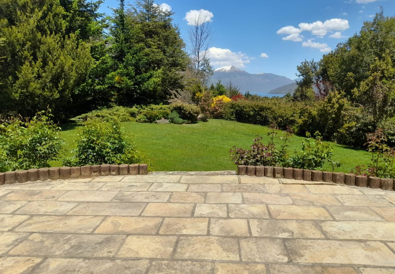 Casa a San Carlos de Bariloche - ARE26 CÓMODA CASA CON VISTA AL LAGO Y MUY CERCA DEL STARTER DEL GOLF