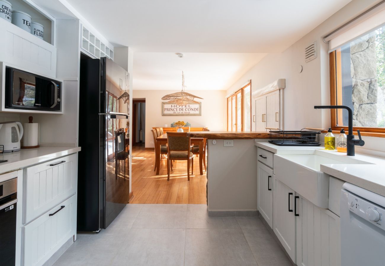 Casa a San Carlos de Bariloche - ARE26 CÓMODA CASA CON VISTA AL LAGO Y MUY CERCA DEL STARTER DEL GOLF