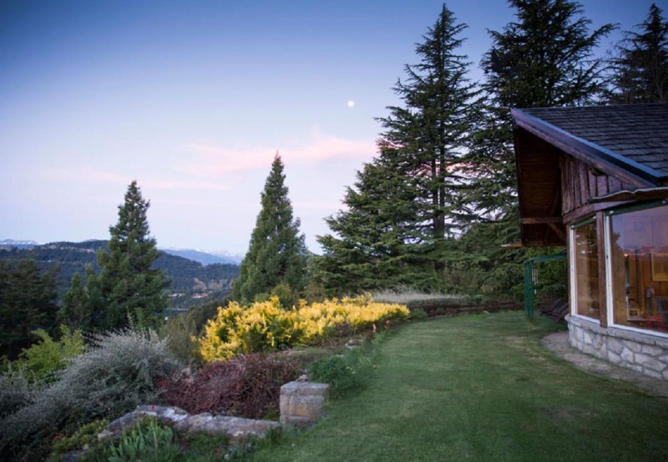 Casa a San Carlos de Bariloche - VIEW06 Excelente casa con vistas al lago Nahuel Huapi y un amplio parque arbolado
