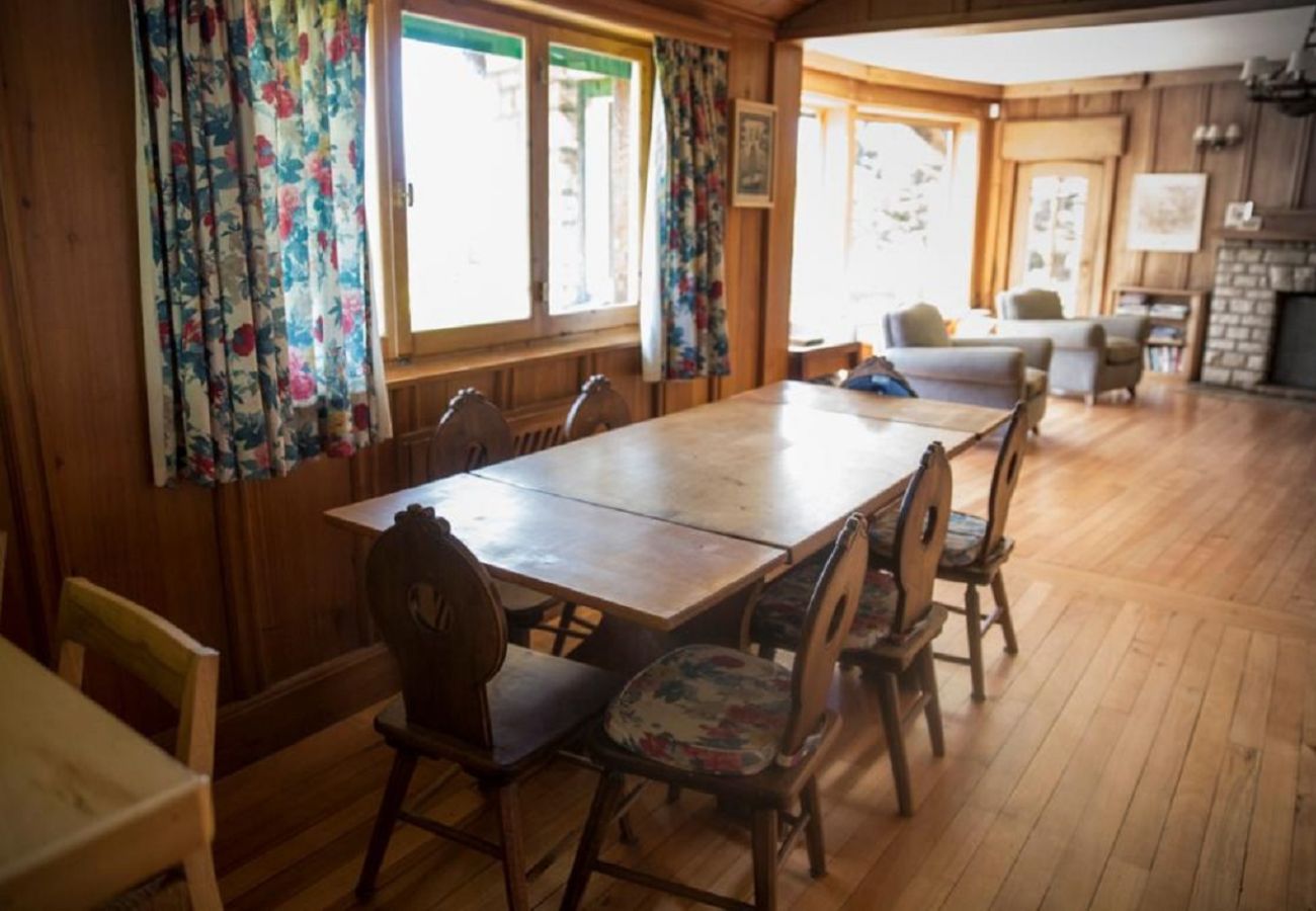 Casa a San Carlos de Bariloche - VIEW06 Excelente casa con vistas al lago Nahuel Huapi y un amplio parque arbolado