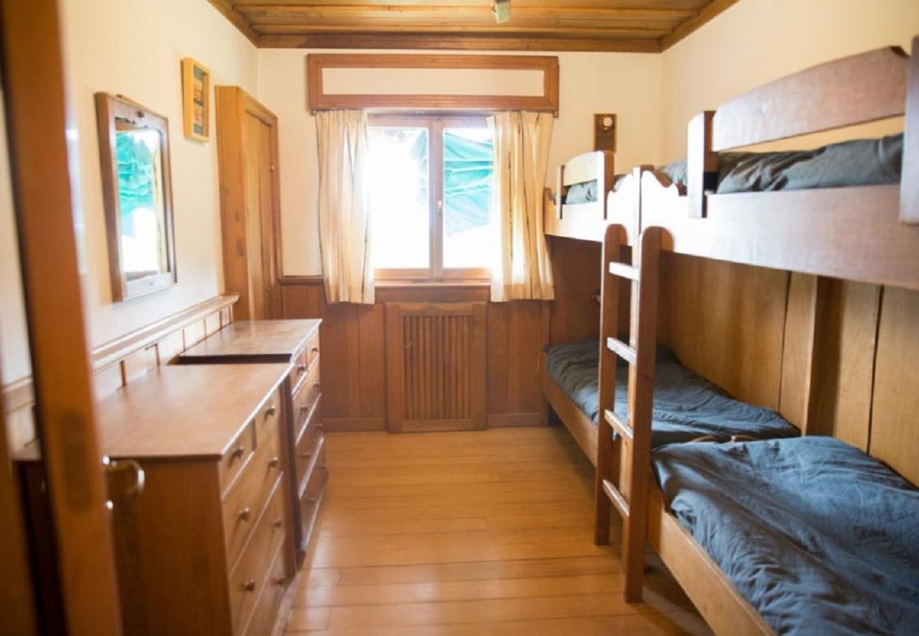 Casa a San Carlos de Bariloche - VIEW06 Excelente casa con vistas al lago Nahuel Huapi y un amplio parque arbolado