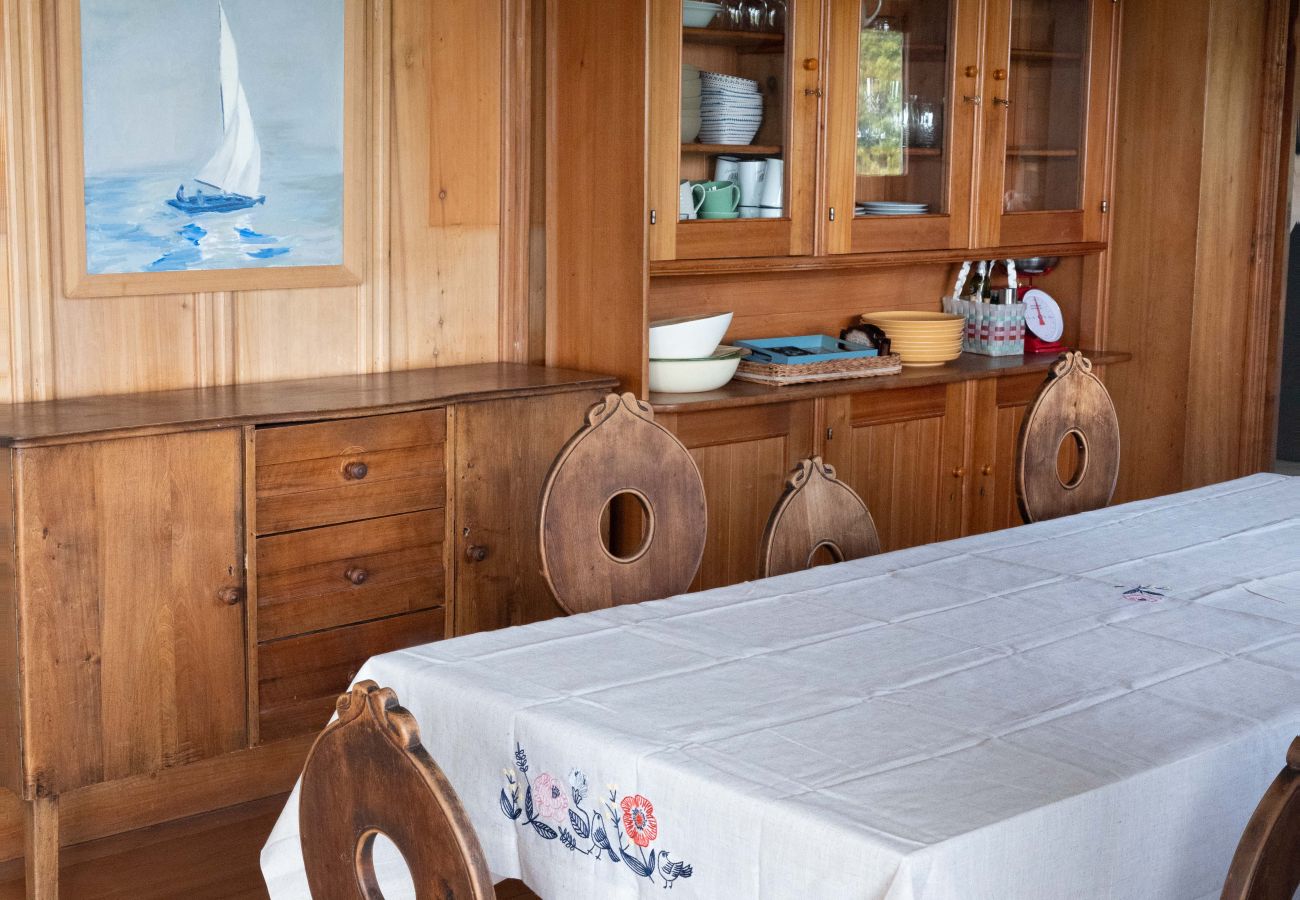 Casa a San Carlos de Bariloche - VIEW06 Excelente casa con vistas al lago Nahuel Huapi y un amplio parque arbolado