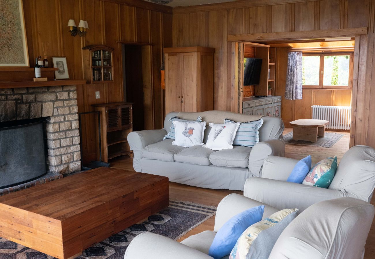 Casa a San Carlos de Bariloche - VIEW06 Excelente casa con vistas al lago Nahuel Huapi y un amplio parque arbolado