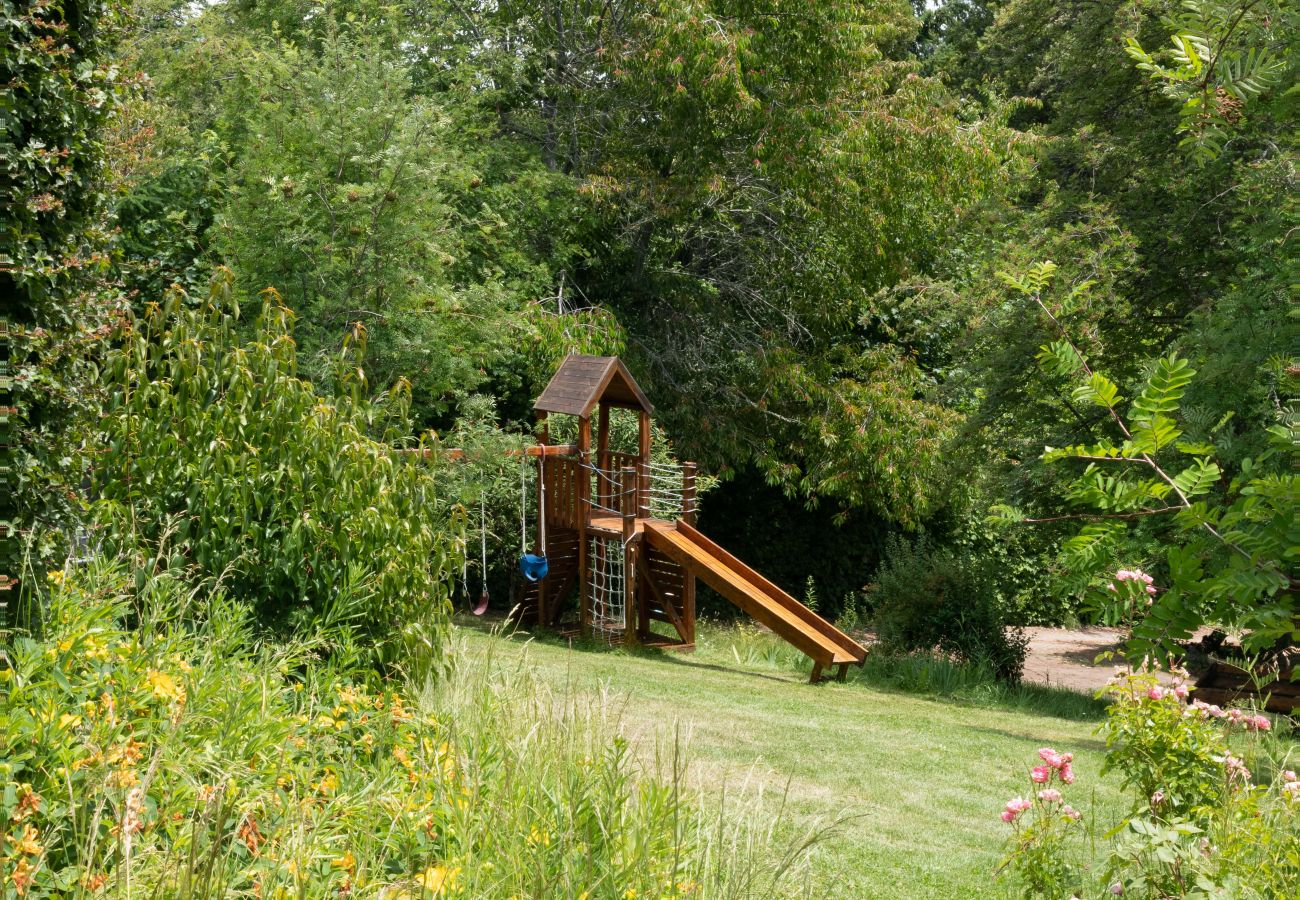 Casa a San Carlos de Bariloche - VIEW06 Excelente casa con vistas al lago Nahuel Huapi y un amplio parque arbolado