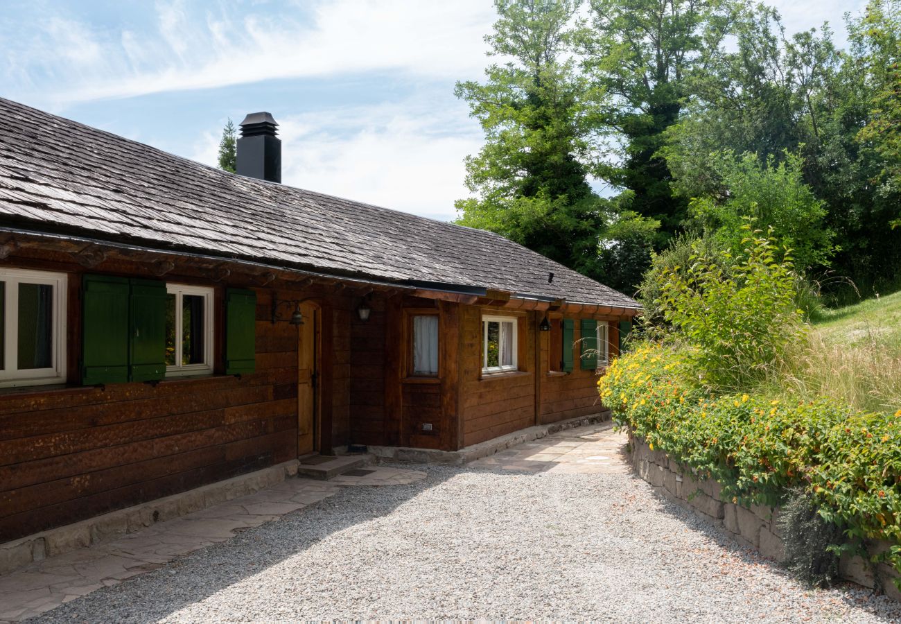 Casa a San Carlos de Bariloche - VIEW06 Excelente casa con vistas al lago Nahuel Huapi y un amplio parque arbolado