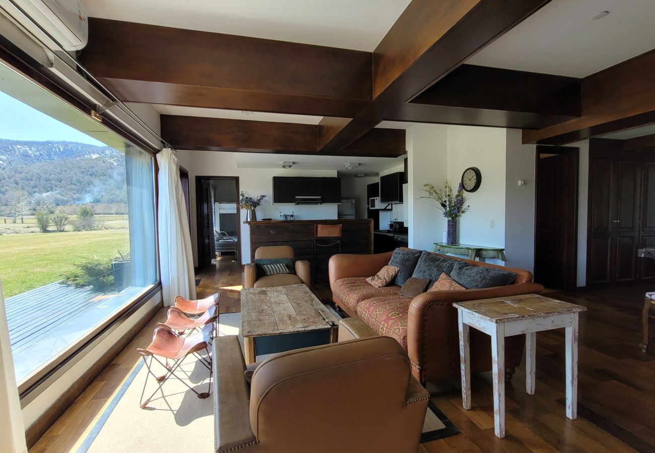 Appartamento a San Carlos de Bariloche - ARE10 - CÁLIDO Y CÓMODO DEPARTAMENTO CON VISTA A LA MONTAÑA Y SALIDA DIRECTA AL CAMPO DE POLO