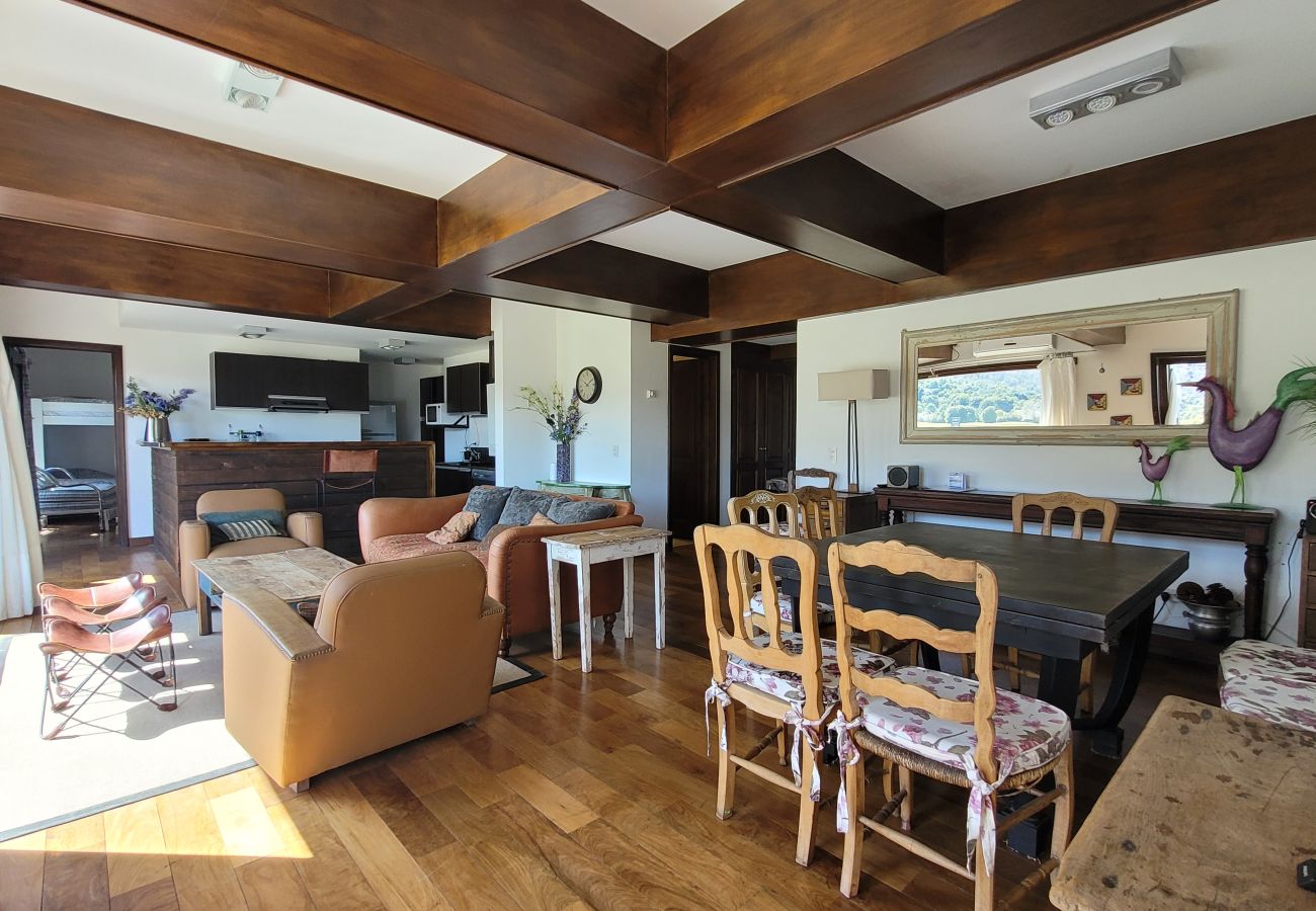 Appartamento a San Carlos de Bariloche - ARE10 - CÁLIDO Y CÓMODO DEPARTAMENTO CON VISTA A LA MONTAÑA Y SALIDA DIRECTA AL CAMPO DE POLO