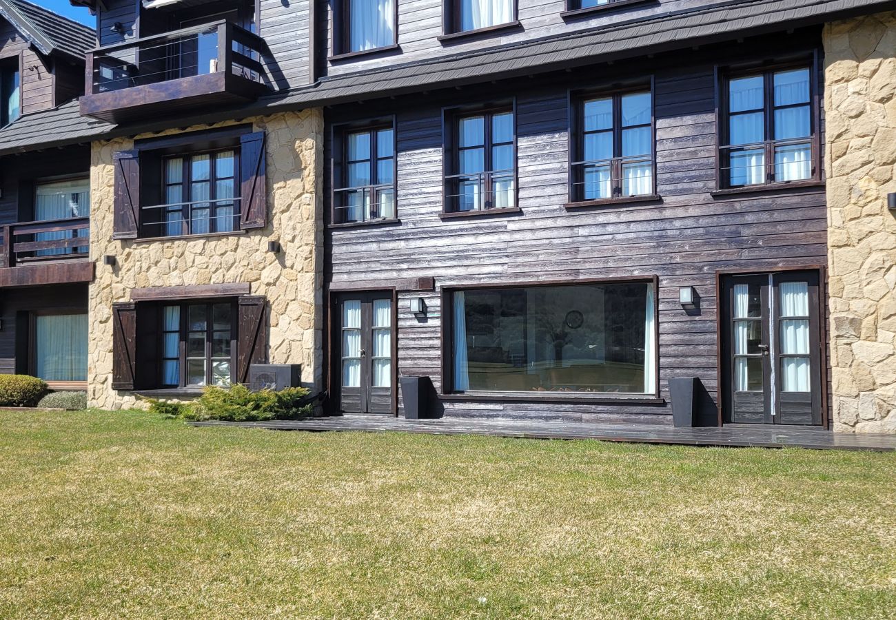 Appartamento a San Carlos de Bariloche - ARE10 - CÁLIDO Y CÓMODO DEPARTAMENTO CON VISTA A LA MONTAÑA Y SALIDA DIRECTA AL CAMPO DE POLO