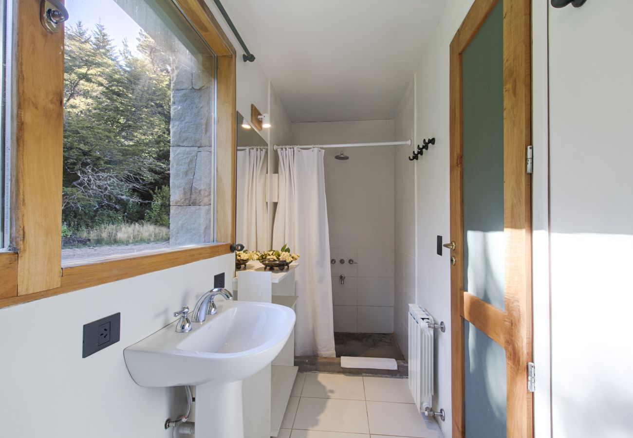 Casa a San Carlos de Bariloche - PENI03 EXCLUSIVA Y PRIVADA CASA UBICADA EN UNA CHACRA DE 10 HECTÁREAS