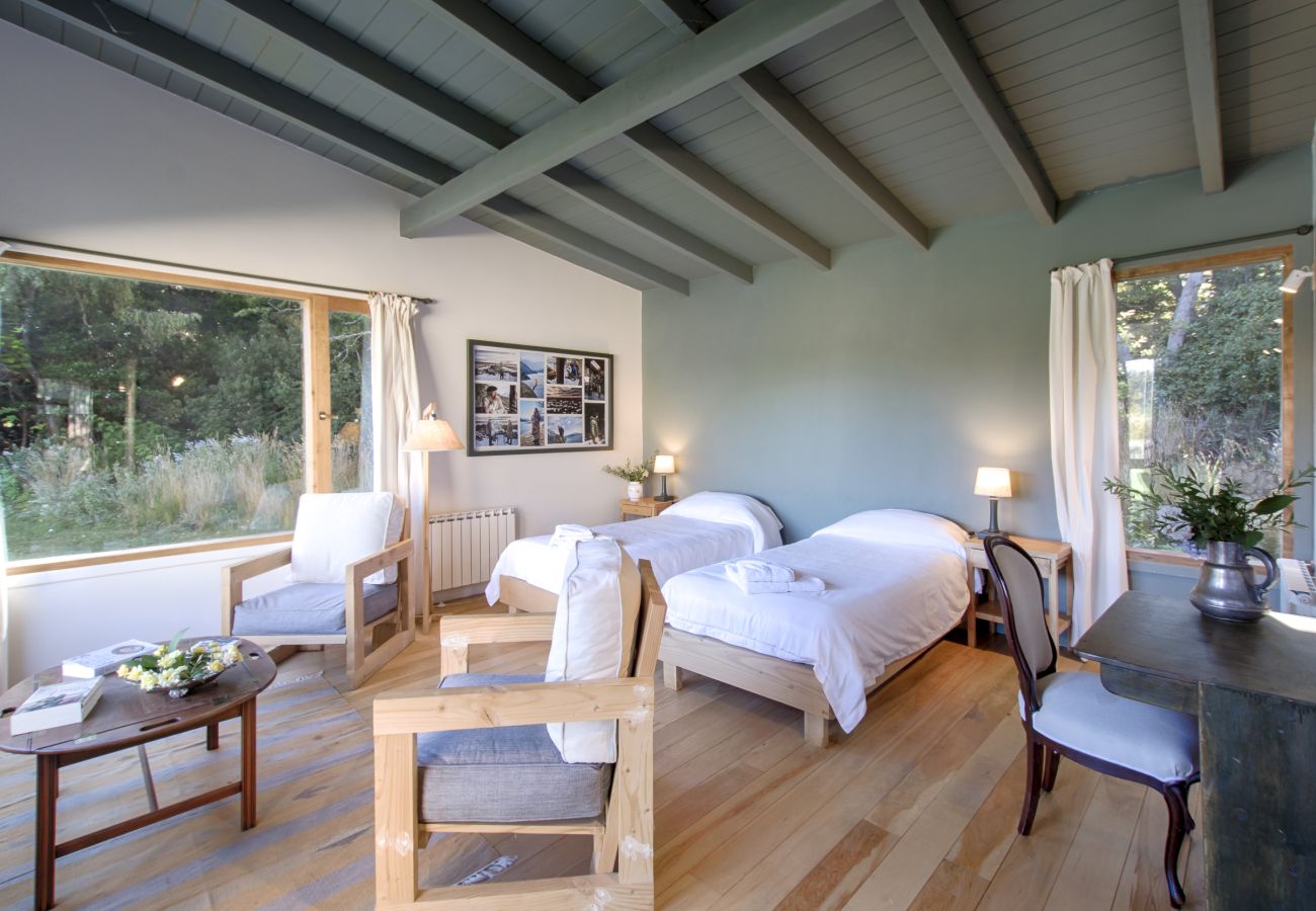 Casa a San Carlos de Bariloche - PENI03 EXCLUSIVA Y PRIVADA CASA UBICADA EN UNA CHACRA DE 10 HECTÁREAS