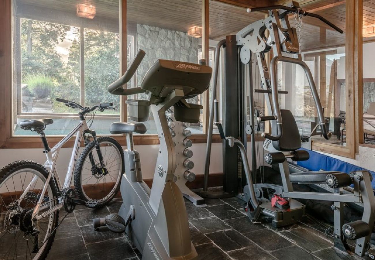 Casa a San Carlos de Bariloche - ARE06 SOFISTICADA CASA CON ESPECTACULAR VISTA EN ARELAUQUEN 