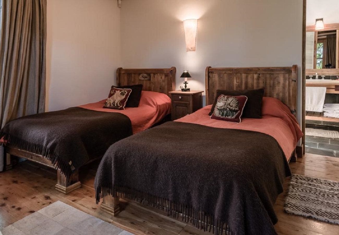 Casa a San Carlos de Bariloche - ARE06 SOFISTICADA CASA CON ESPECTACULAR VISTA EN ARELAUQUEN 