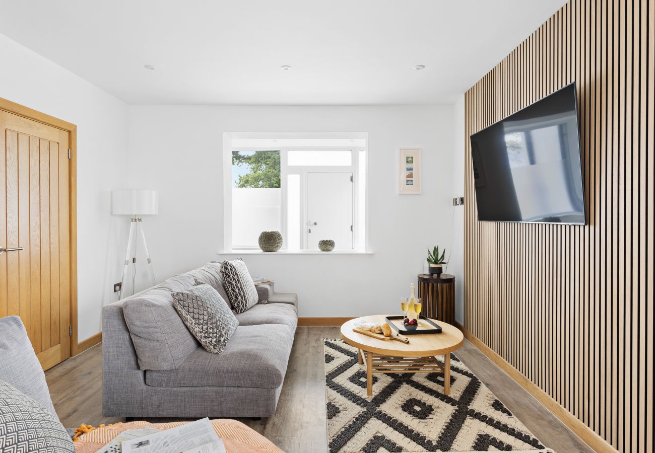 Casa a Bishopsteignton - Greenacre – Contemporary 5-Bedroom Devon Hideaway with Gardens & Parking