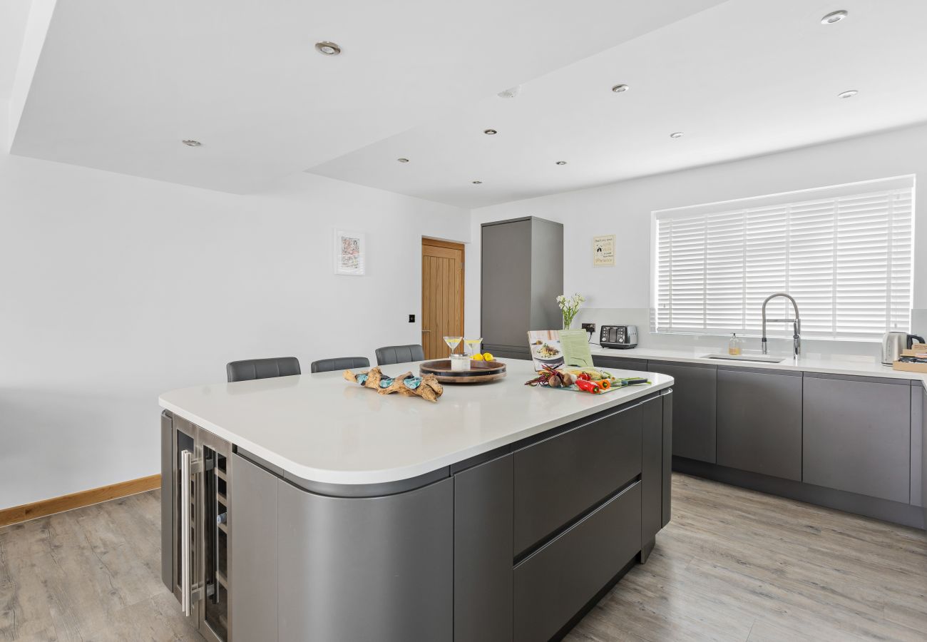 Casa a Bishopsteignton - Greenacre – Contemporary 5-Bedroom Devon Hideaway with Gardens & Parking