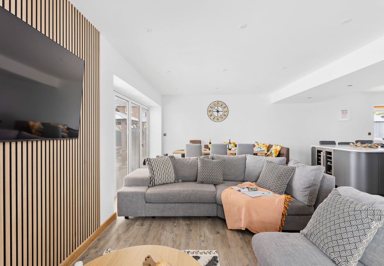 Casa a Bishopsteignton - Greenacre – Contemporary 5-Bedroom Devon Hideaway with Gardens & Parking