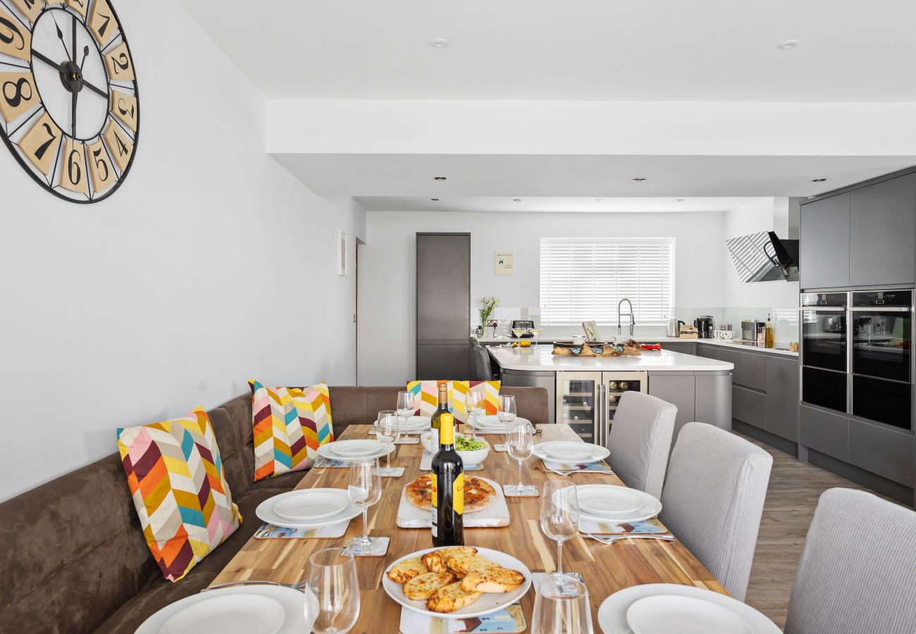 Casa a Bishopsteignton - Greenacre – Contemporary 5-Bedroom Devon Hideaway with Gardens & Parking