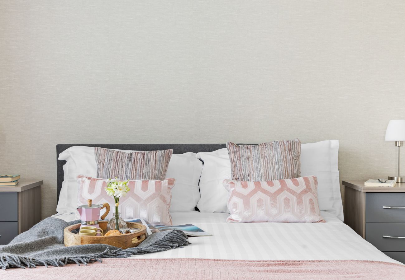 Casa a Bishopsteignton - Greenacre – Contemporary 5-Bedroom Devon Hideaway with Gardens & Parking