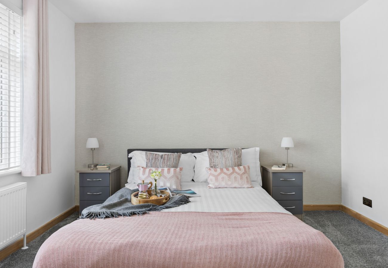 Casa a Bishopsteignton - Greenacre – Contemporary 5-Bedroom Devon Hideaway with Gardens & Parking