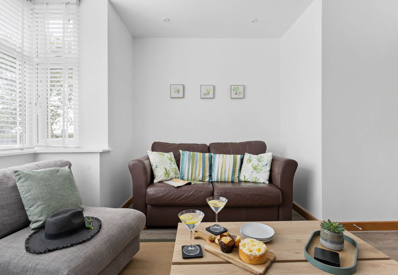 Casa a Bishopsteignton - Greenacre – Contemporary 5-Bedroom Devon Hideaway with Gardens & Parking