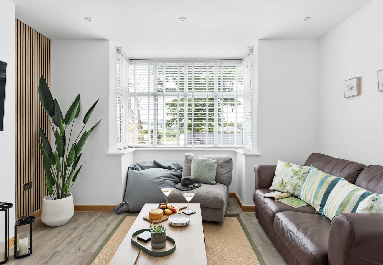 Casa a Bishopsteignton - Greenacre – Contemporary 5-Bedroom Devon Hideaway with Gardens & Parking