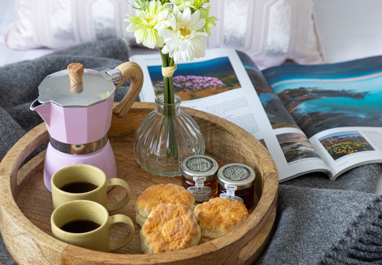 Casa a Bishopsteignton - Greenacre – Contemporary 5-Bedroom Devon Hideaway with Gardens & Parking