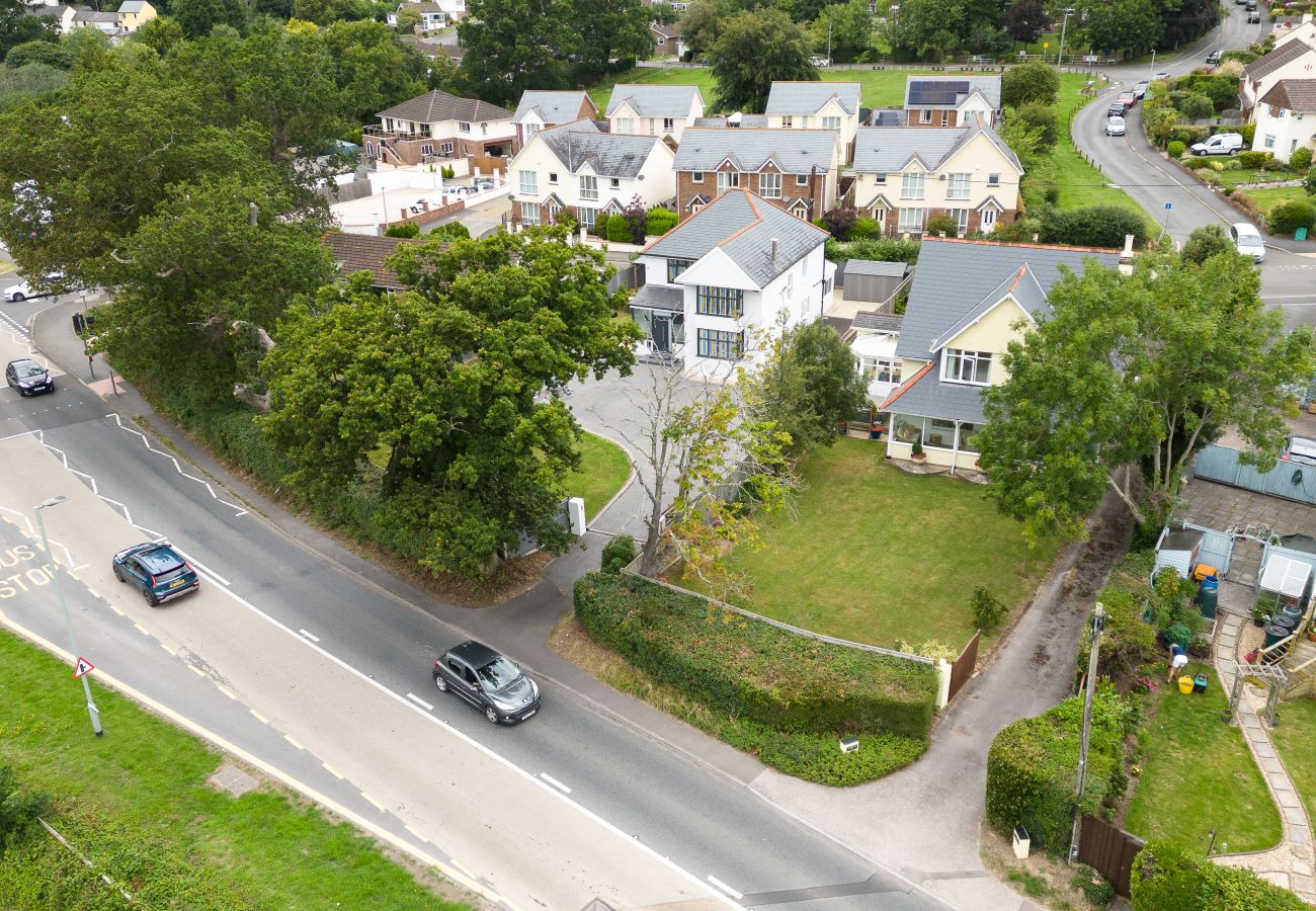 Casa a Bishopsteignton - Greenacre – Contemporary 5-Bedroom Devon Hideaway with Gardens & Parking