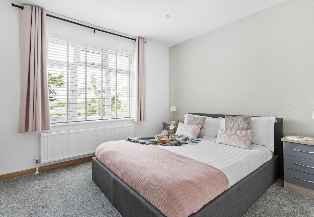 Casa a Bishopsteignton - Greenacre – Contemporary 5-Bedroom Devon Hideaway with Gardens & Parking