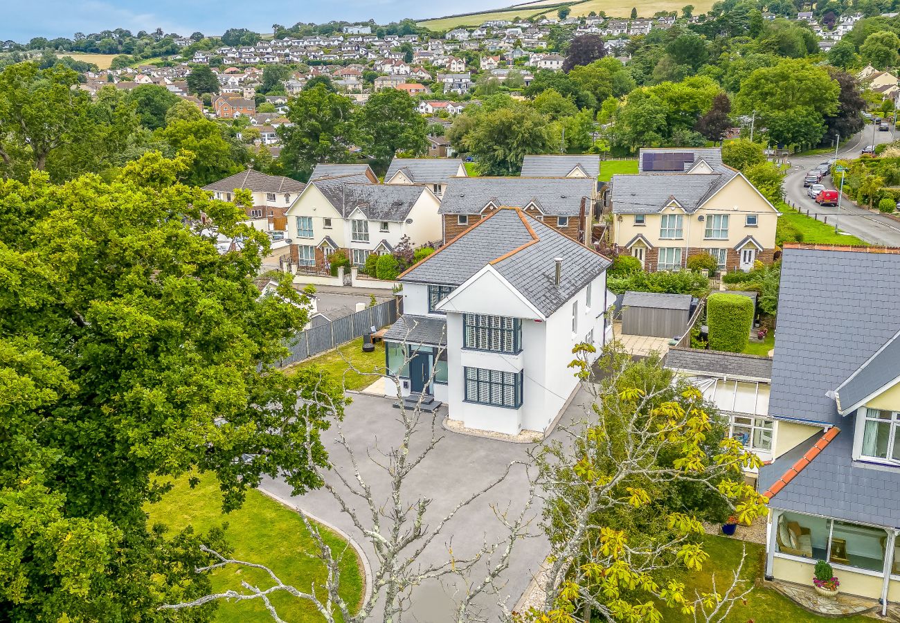 Casa a Bishopsteignton - Greenacre – Contemporary 5-Bedroom Devon Hideaway with Gardens & Parking