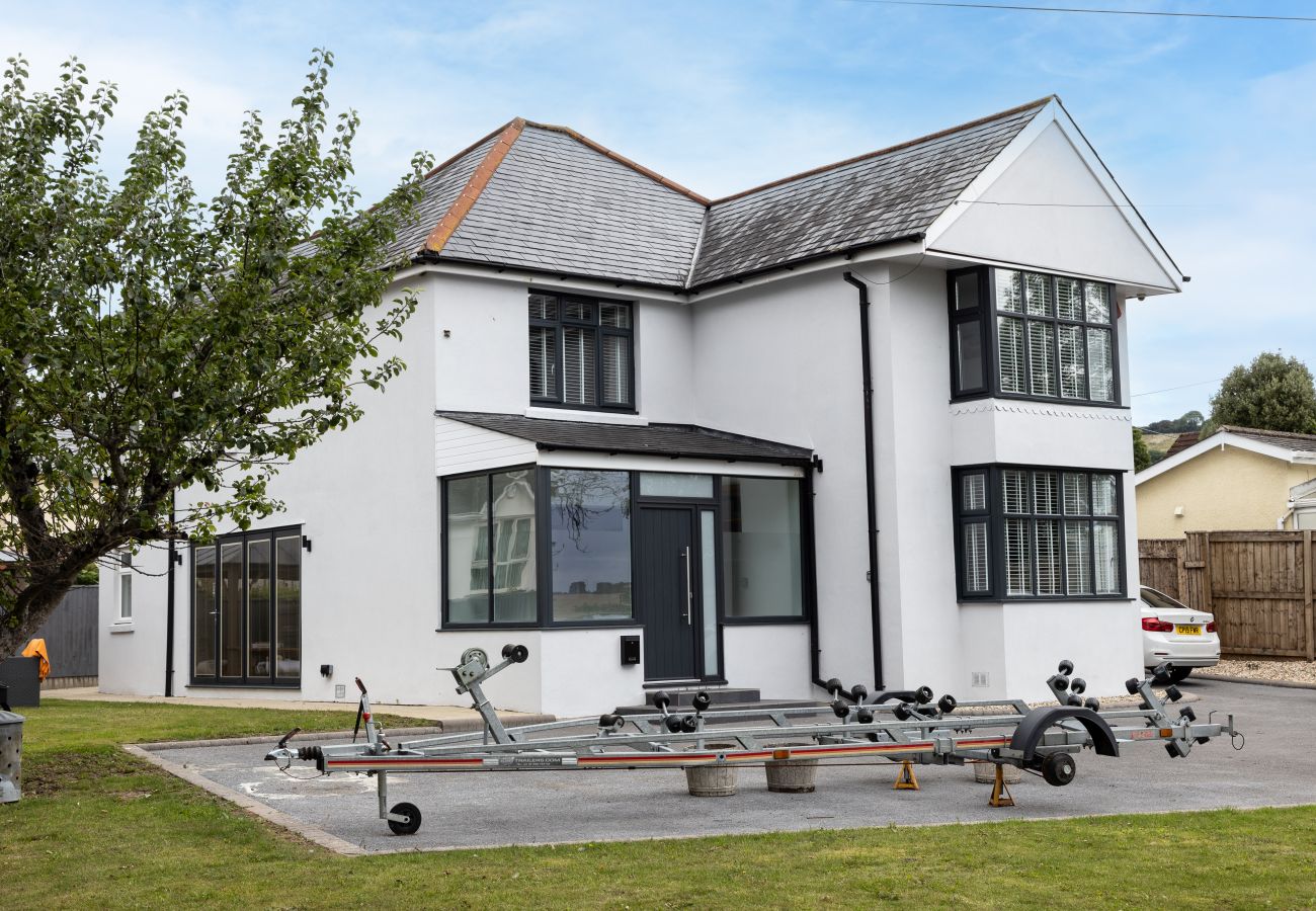Casa a Bishopsteignton - Greenacre – Contemporary 5-Bedroom Devon Hideaway with Gardens & Parking