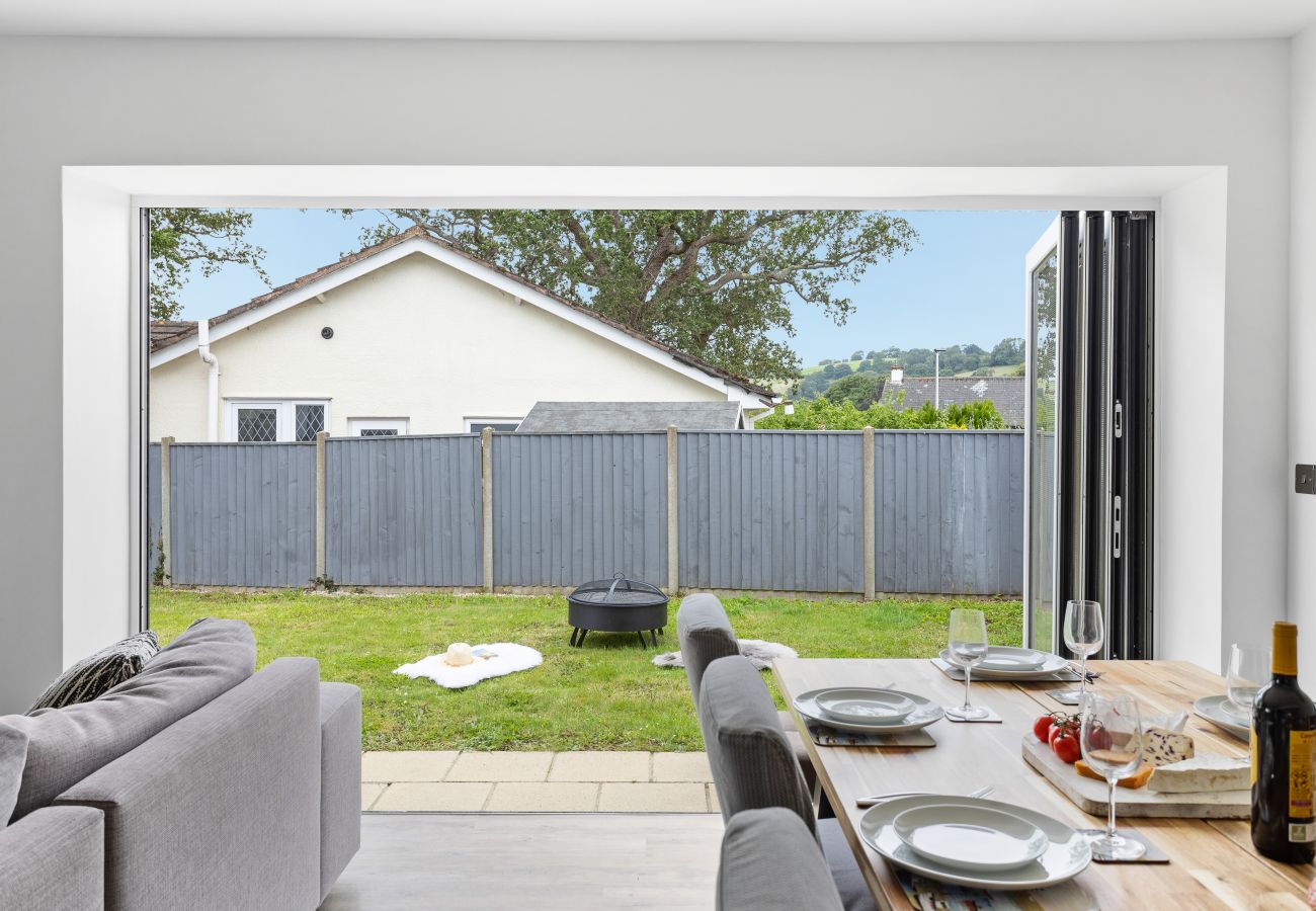 Casa a Bishopsteignton - Greenacre – Contemporary 5-Bedroom Devon Hideaway with Gardens & Parking
